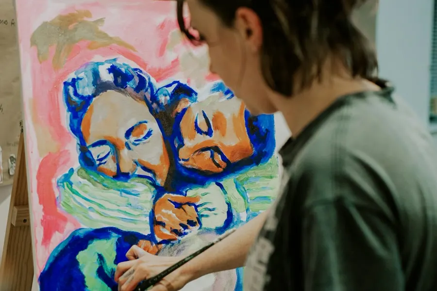 Artista pintando un retrato
