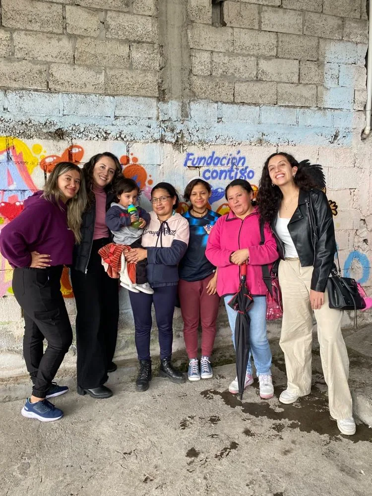 Sharon and volunteers with mothers and children at Fundación Contigo